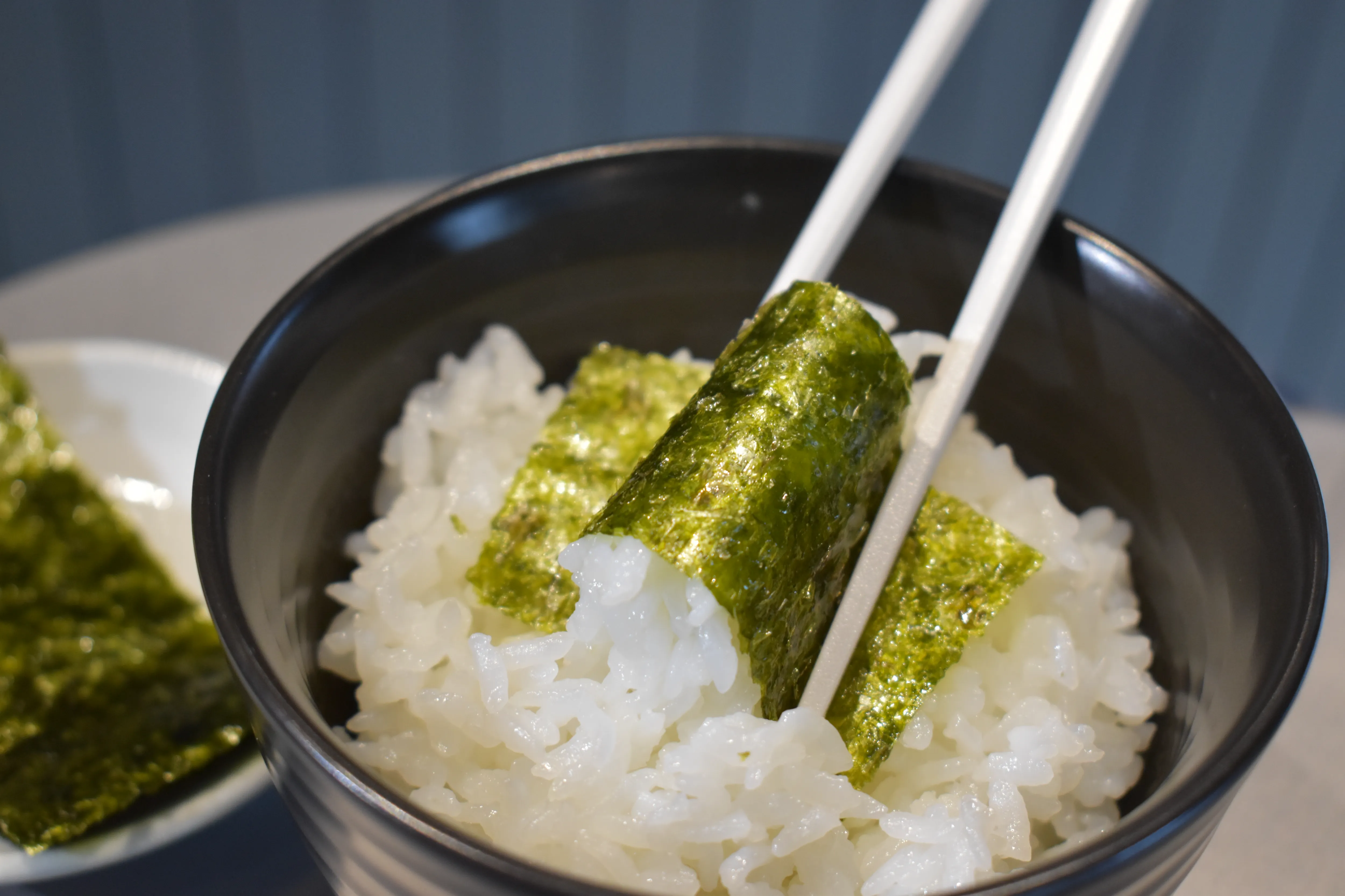 味付のりをのせたご飯の食シーン